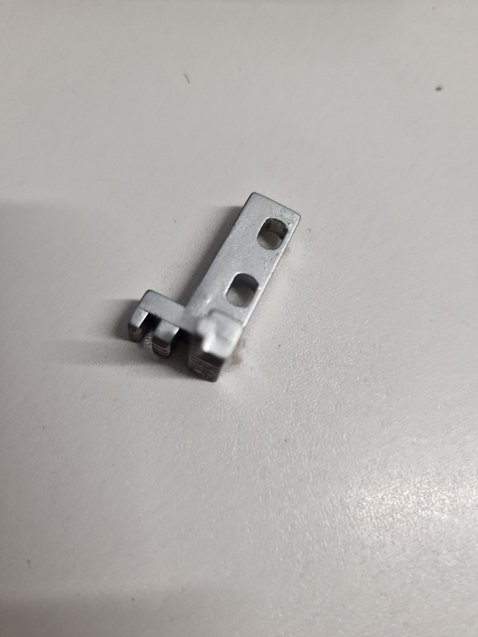 Feed Dog for Singer Serger Models and White Serger Models-1300, 2000